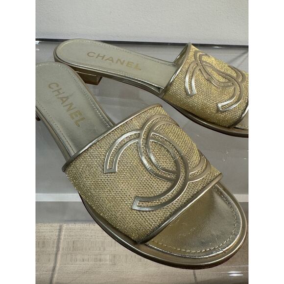 CHANEL - 2021 Interlocking CC Logo Slides, Gold Size 39 - Picture 2 of 4